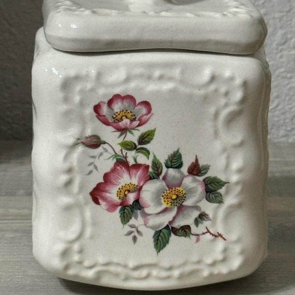 Rare Vintage House of Webster “Wild Briar Rose” canister. No private emailing. - Picture 2 of 8